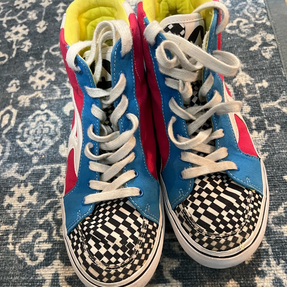 Airwalk Blue and Pink Athletic Shoes High-Top Size 9 (Runs Big)